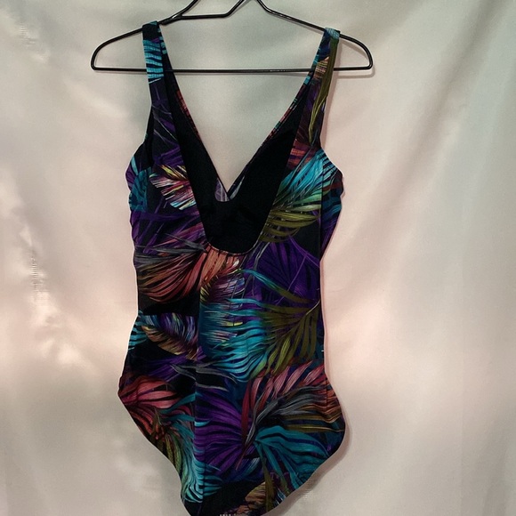 MIRADONNA BY Miraclesuit WO SIZE 16 Vibrant Leaf PatternOne piece swimsuit clean - Picture 11 of 11